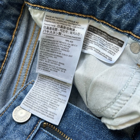 Levi’s 711 Skinny Jean with Distressing, light wash - Picture 6 of 6